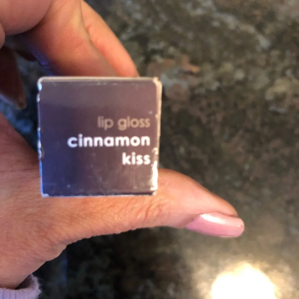 Osmosis lip gloss in Cinnamon Kiss